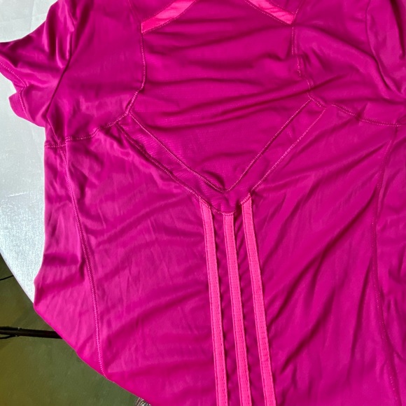 Adidas pink climacool tech tee. EUC! size M - Picture 4 of 6